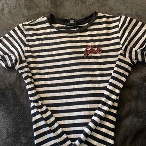 Black & white striped t.
